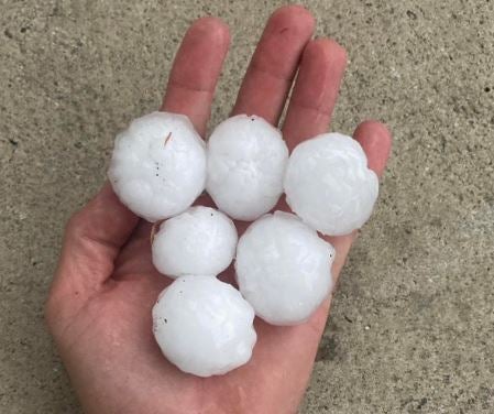 Des grêlons tombés sur Bordeaux dans la soirée du lundi 20 juin.