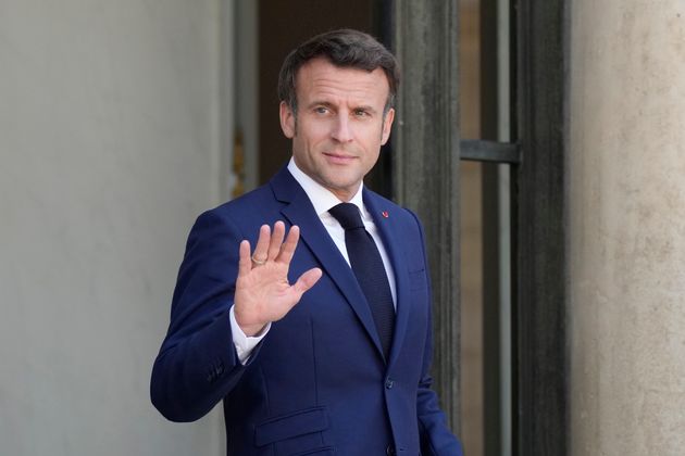  Emmanuel Macron depuis le perron de l'Elysée, le 19 mai 2022 (AP Photo/Christophe