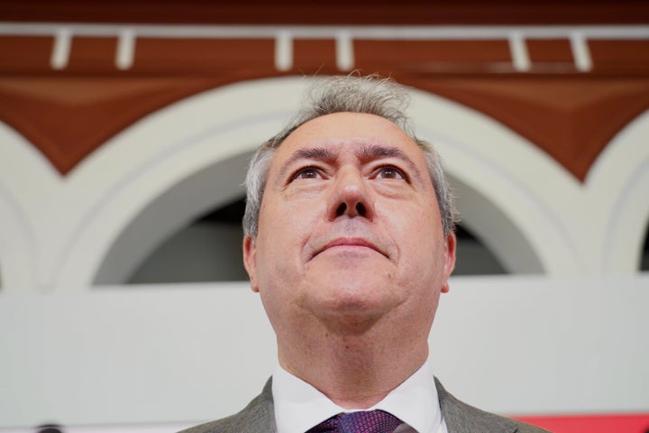 Juan Espadas, ayer, durante una rueda de prensa de balance en la sede del PSOE andaluz, en Sevilla.