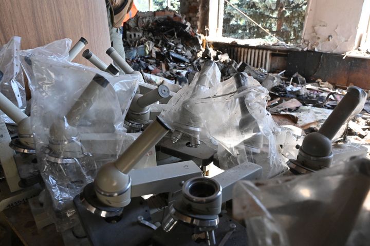 Un laboratorio de Járkov, destrozado tras un ataque aéreo.