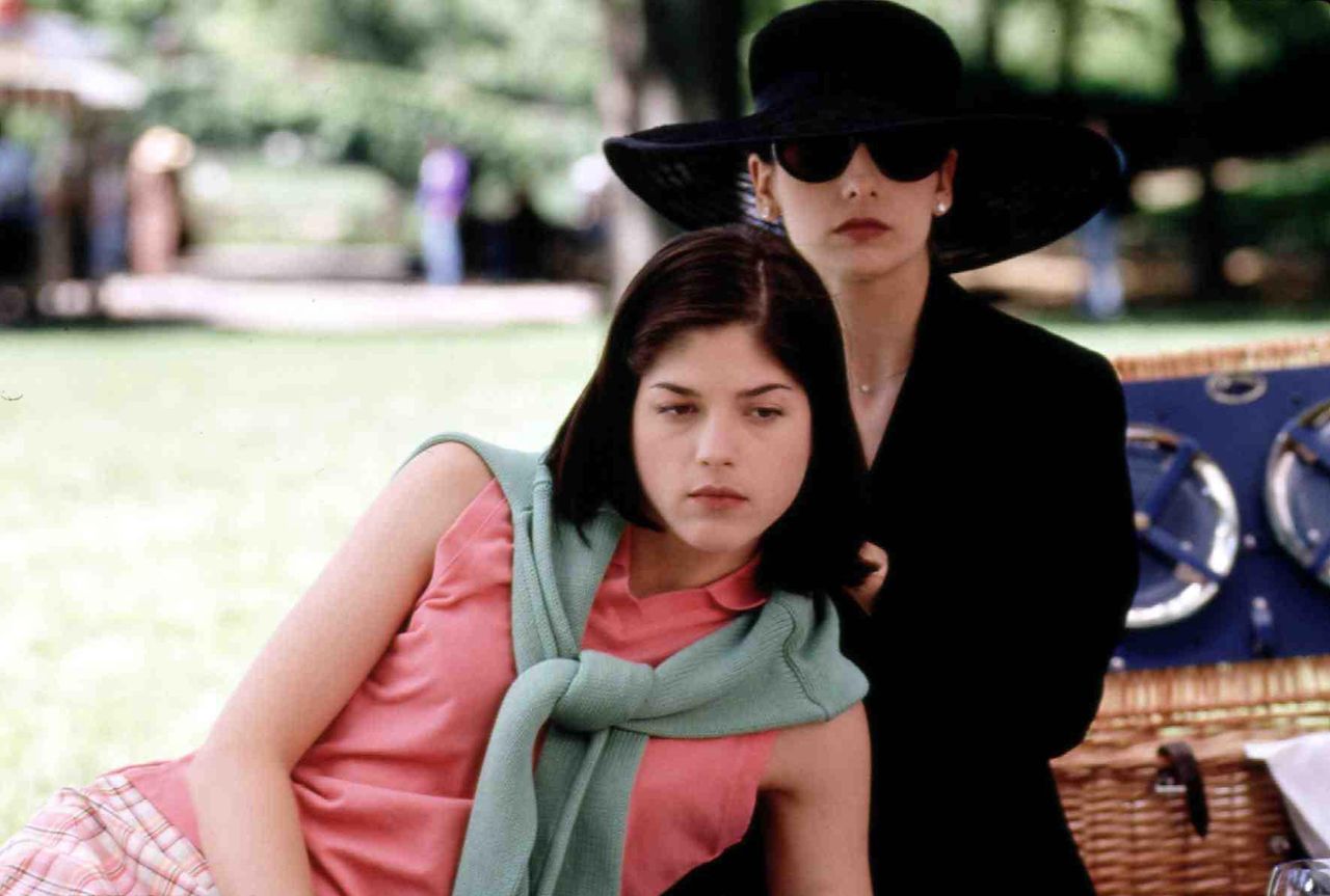 Selma Blair (left) and Sarah Michelle Gellar in a scene from "Cruel Intentions."