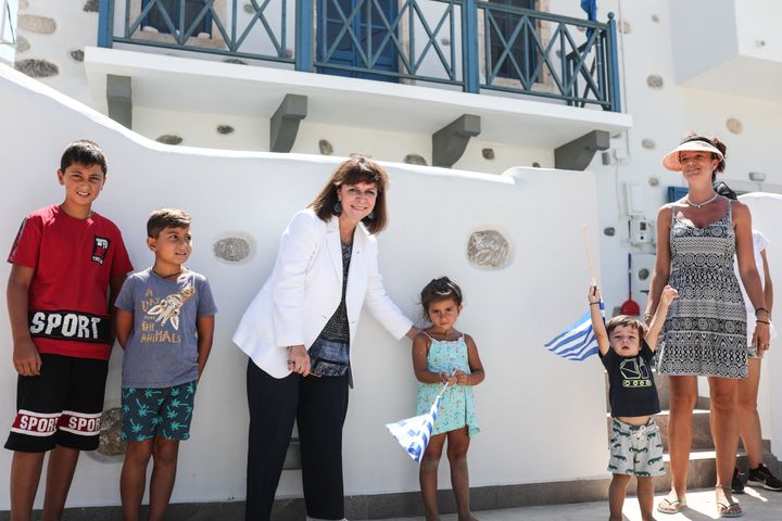 Η Πρόεδρος της Δημοκρατίας Κατερίνα Σακελλαροπούλου, κατά τη δεύτερη ημέρα της επίσκεψής της στην Κάλυμνο, μετέβη στην Ψέριμο και συνομίλησε με τους κατοίκους του ακριτικού νησιού.Δευτέρα 30 Αυγούστου 2021 (EUROKINISSI/ΓΡΑΦΕΙΟ ΤΥΠΟΥ ΠΡΟΕΔΡΙΑ ΤΗΣ ΔΗΜΟΚΡΑΤΙΑΣ/ΘΟΔΩΡΗΣ ΜΑΝΩΛΟΠΟΥΛΟΣ)