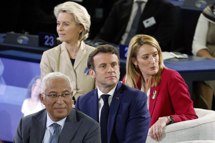 La presidenta de la Comisión Europea, Ursula von der Leyen, su homóloga del Parlamento Europeo, Roberta Metsola, y los líderes de Franci, Emmanuel Macron, y de Portugal, Antonio Costa.