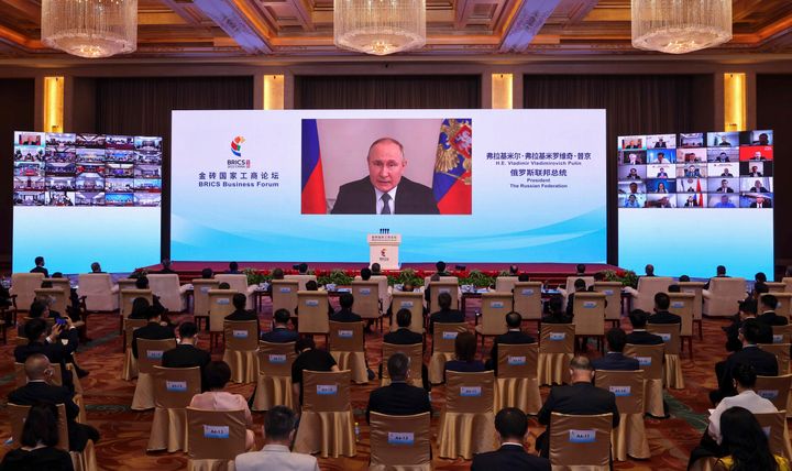 O Ρώσος Πρόεδρος Βλαντιμίρ Πούτιν εκφωνεί μια κεντρική ομιλία μέσω βίντεοκλήσης στην τελετή έναρξης του Επιχειρηματικού Φόρουμ BRICS στο Πεκίνο την Τετάρτη, 22 Ιουνίου 2022.