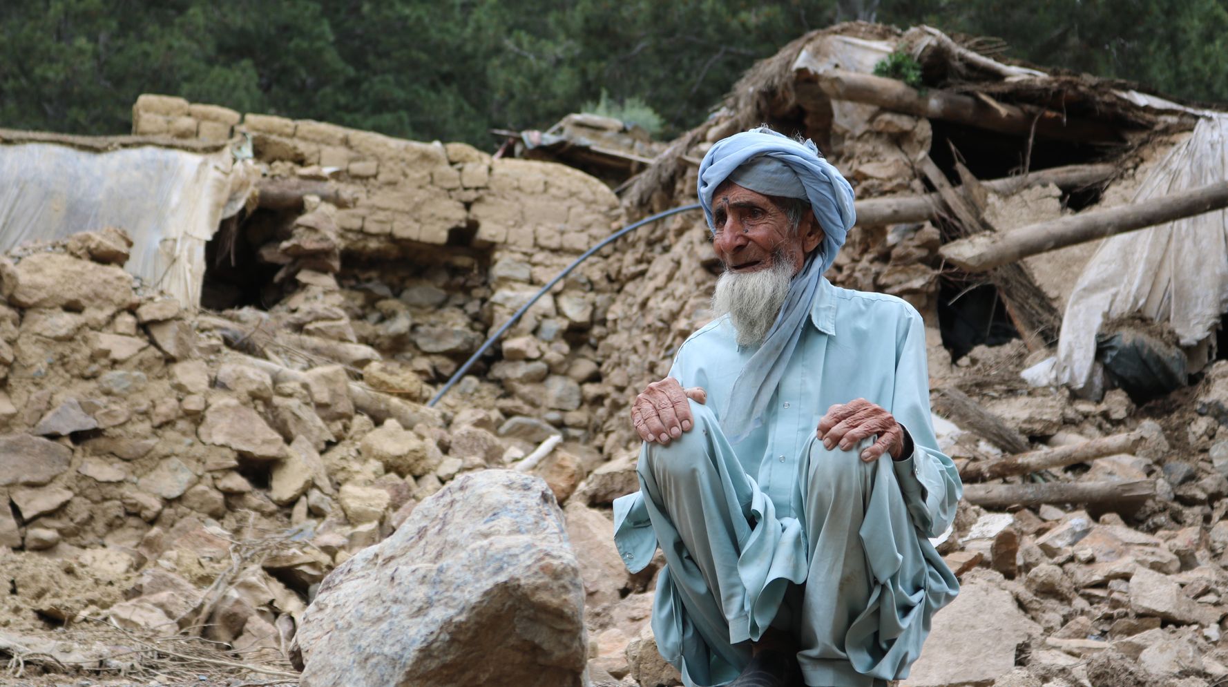 Un tremblement de terre dévastateur frappe l’Afghanistan alors que les talibans s’efforcent de réagir