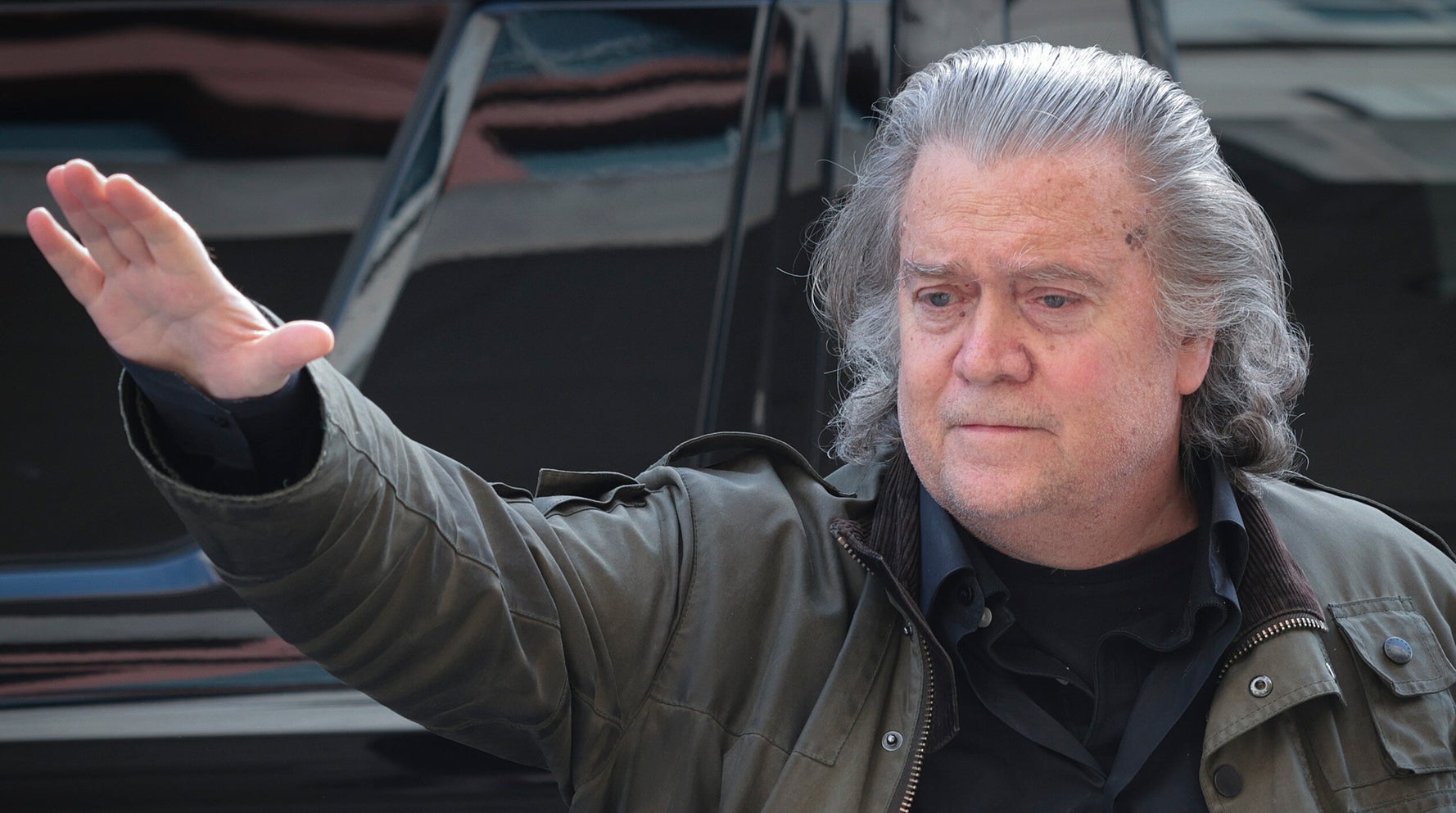 Steve Bannon Blasts Murdoch, Saying His Media Empire Is Dumping Trump For DeSantis Steve Bannon Blasts Murdoch, Saying His Media Empire Is Dumping Trump For DeSantis
