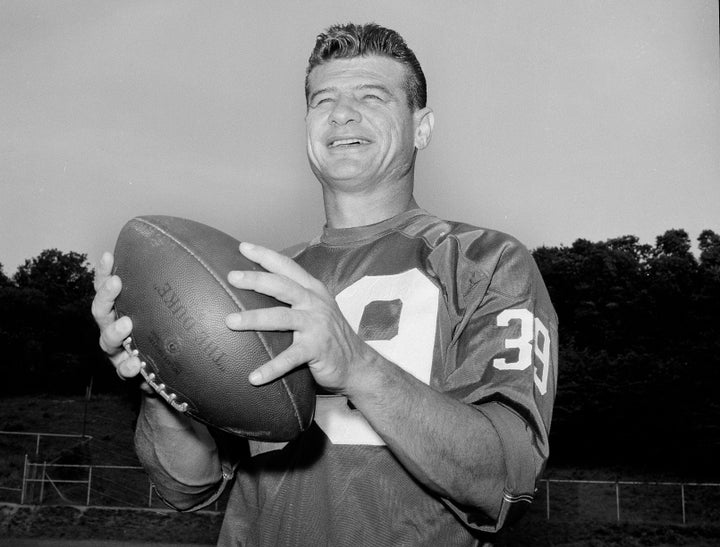 New York Giants Halfback Hugh McElhenny, an elusive NFL running back nicknamed “The King,” died on June 17, 2022, at his home in Nevada, his son-in-law Chris Permann confirmed Thursday, June 23, 2022. He was 93. (AP Photo/Harry Harris, File)
