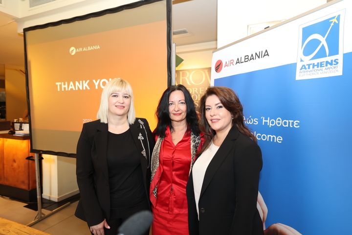Η Manjola Shehu, Director of Marketing & Sales, Air Albania, η Ιωάννα Παπαδοπούλου, Διευθύντρια Επικοινωνίας & Μάρκετινγκ, Διεθνής Αερολιμένας Αθηνών και η Luela Hajdaraga, Πρέσβειρα Αλβανίας