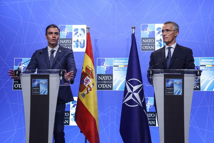 Pedro Sánchez y Jens Stoltenberg, el 14 de junio de 2021, en Bruselas, cuando se anunció la Cumbre de Madrid de este año. 