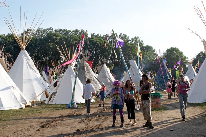 Από το φεστιβάλ του Glastonbury που μετά από αποχή λόγω πανδημίας πραγματοποιήθηκε στο Ηνωμένο Βασίλειο για πέντε μέρες με 3.000 ερμηνευτές και 200.000 φίλους της μουσικής.