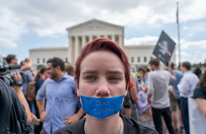 Manifestante proaborto frente al Tribunal Supremo.