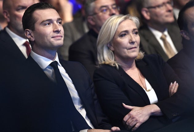 RN CEO's Jordan Bardella en Marine Le Pen in februari om