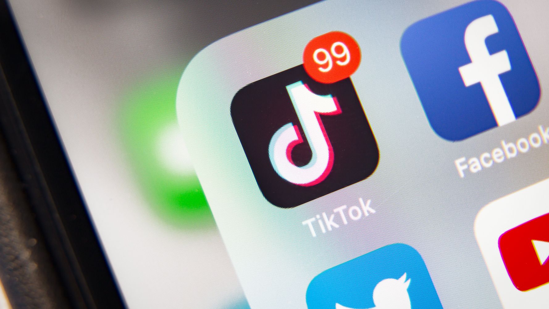 TikTok user says she has received obscene exposure for shorts, crop top outfit