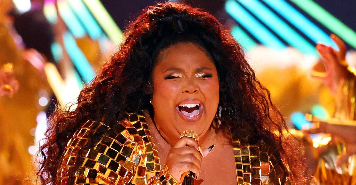Lizzo Commands Attention at 2026 BET Awards Following Weight Transformation
