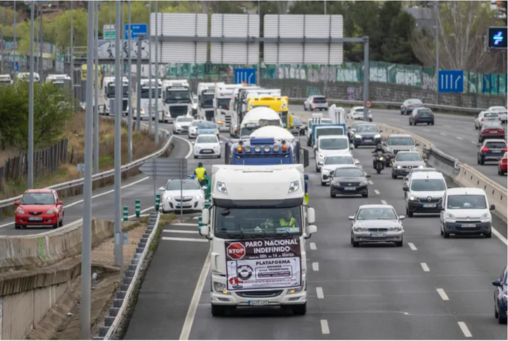 Imagen de archivo de la última huelga de transportistas en España.