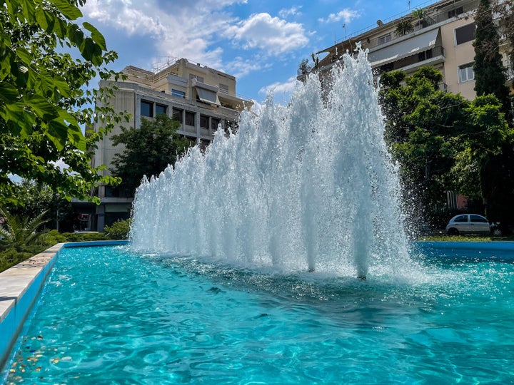 Ενα από τα 34 νέα σιντριβάνια της Αθήνας