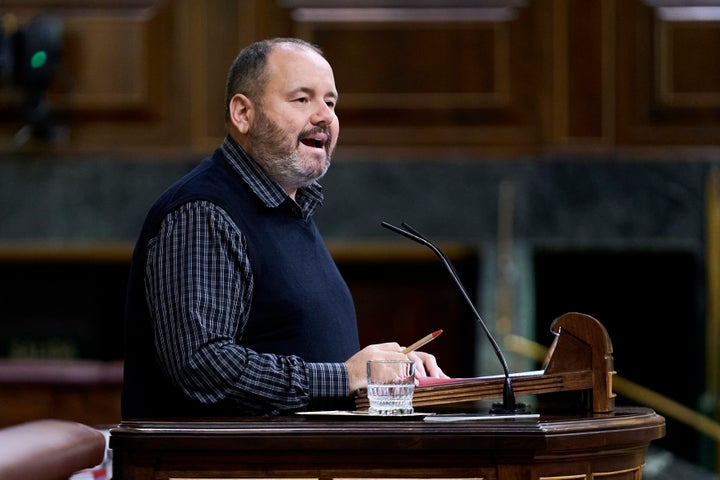 Joan Mena, de En Comú Podem, interviene en un pleno