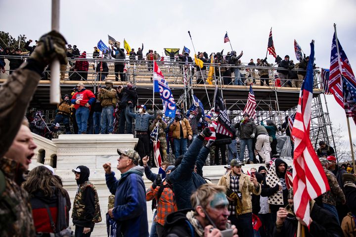 Radicales trumpistas asaltan el Capitolio el 6 de enero de 2021