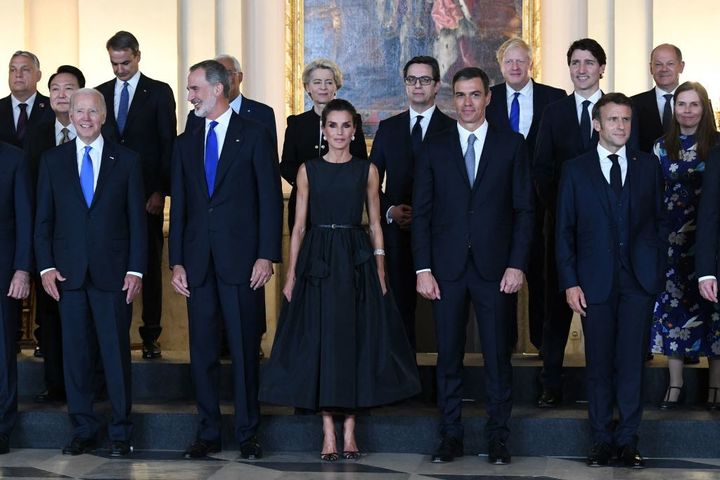 Foto de familia de los asistentes a la cumbre de la OTAN.
