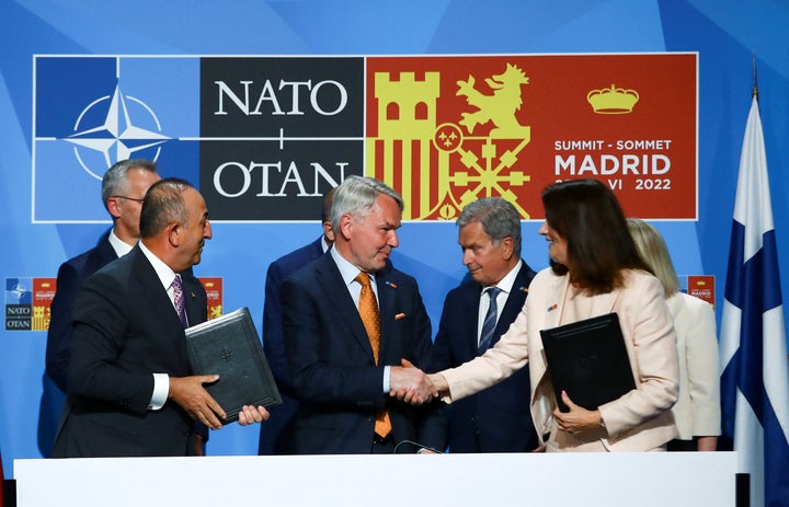 Turquía levanta el veto a la entrada de Suecia y Finlandia.
