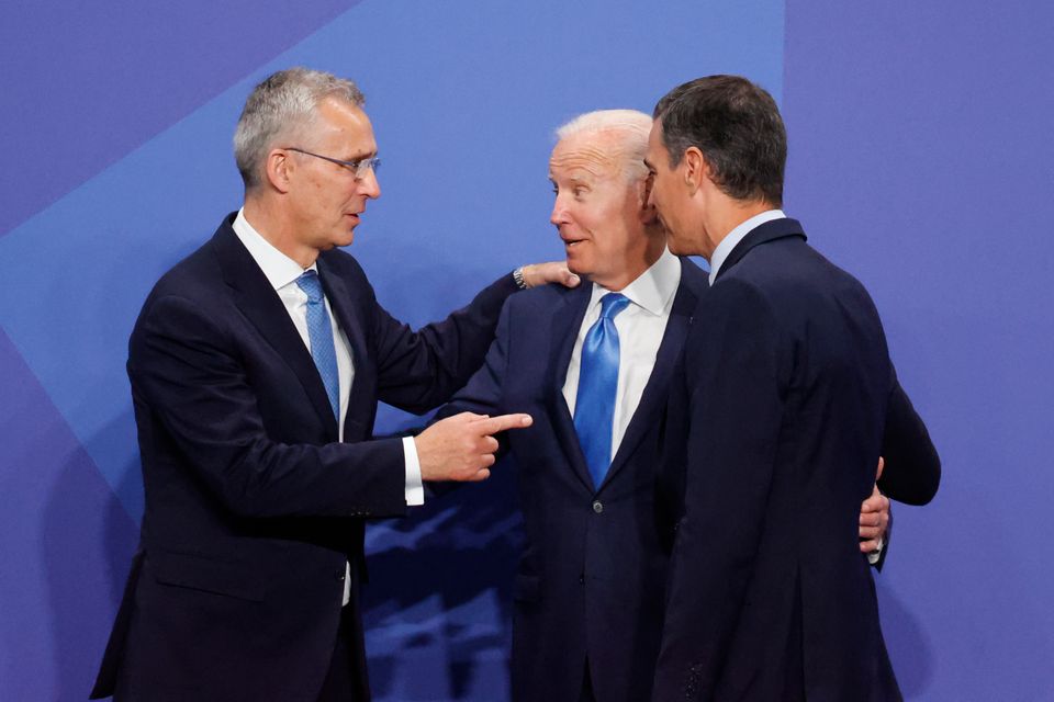 Jens Stoltenberg, Joe Biden y Pedro Sánchez.