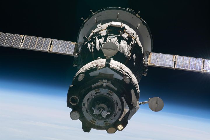 Nave rusa Soyuz MS-18 de camino a la Estación Espacial Internacional.