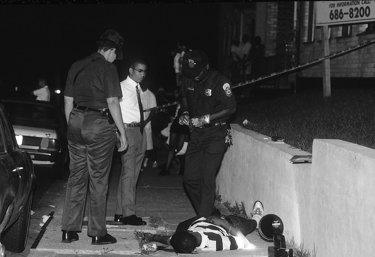 D.C. Police detectives investigate the murder of a young black man, one of the record 482 victims of guns in 1991.