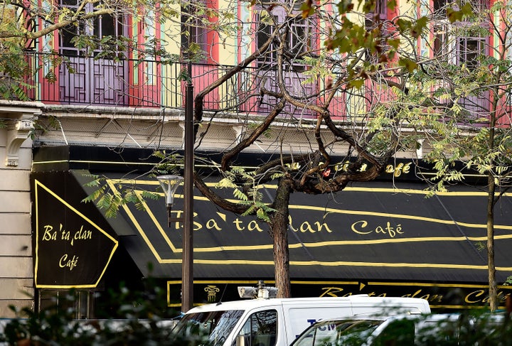 Fachada de Bataclán horas después de la matanza