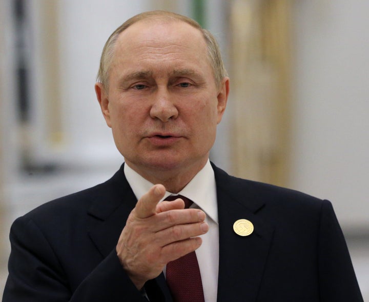 Vladimir Putin, durante una rueda de prensa en el aeropuerto de Ashgabat (Turkmenistán) el 29 de junio de 2022.