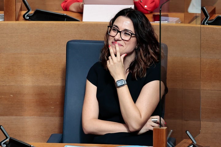 La vicepresidenta y portavoz del Consell y consellera de Igualdad y Políticas Inclusivas, Aitana Mas, durante su primera sesión de control parlamentario en Les Corts Valencianes.