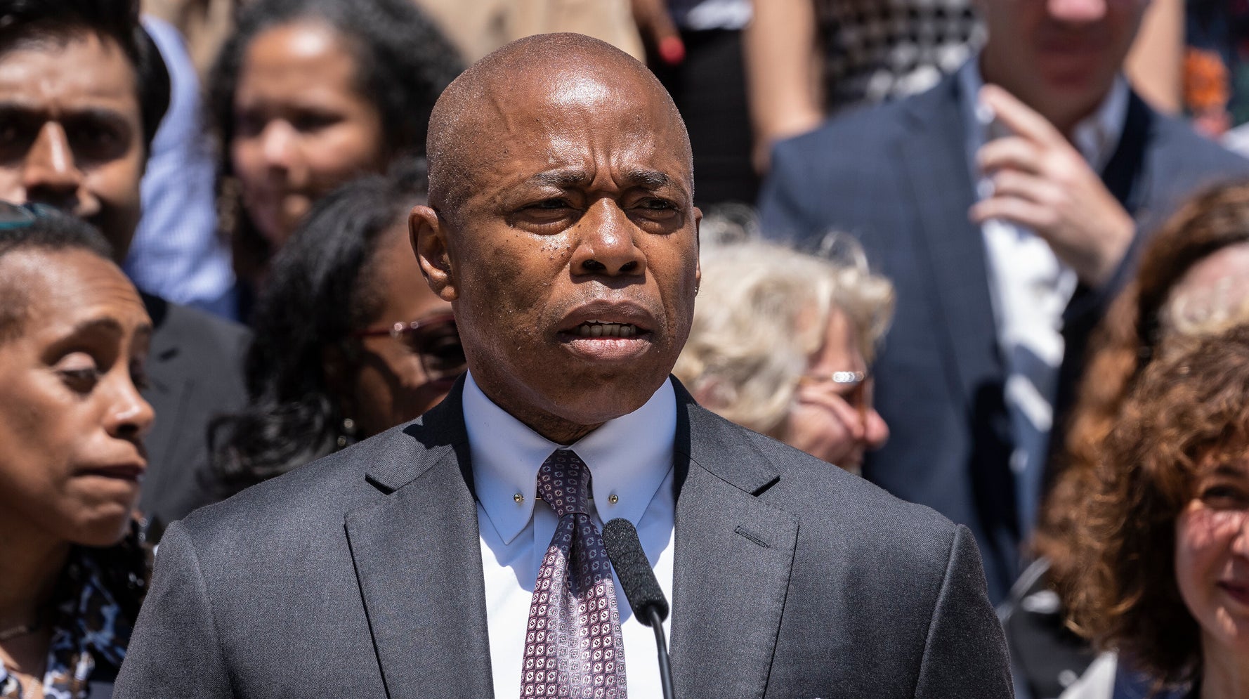 Mom Shot In Head As She Pushes Baby Stroller Prompts Gun Outcry From NYC Mayor Mom Shot In Head As She Pushes Baby Stroller Prompts Gun Outcry From NYC Mayor