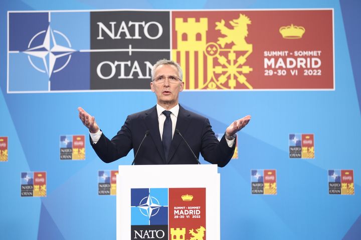 Jens Stoltenberg, durante su rueda de prensa de cierre de la Cumbre de la OTAN.
