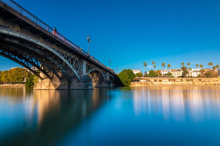 Vistas de Triana desde el Guadalquivir.