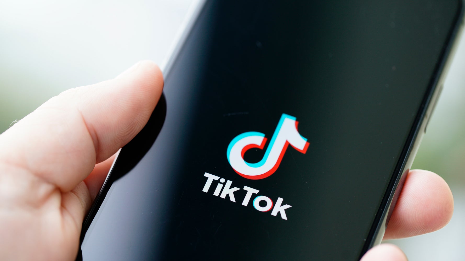 Dermatologists Warn About TikTok’s Dangerous Skin Care Lies Dermatologists Warn About TikTok’s Dangerous Skin Care Lies