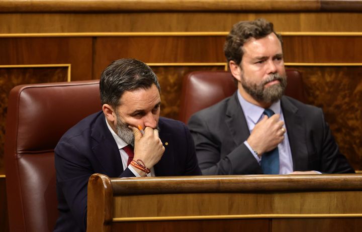 Santiago Abascal, líder del partido de ultraderecha Vox, y su portavoz parlamentario, Iván Espinosa de los Monteros, en el Congreso.