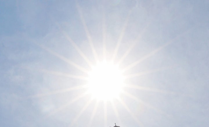 関東甲信地方で統計開始以来、最も早い梅雨明けが発表された＝6月27日午後、東京・銀座