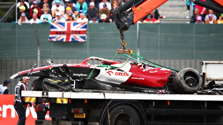 El coche de Guanyu Zhou tras el accidente.