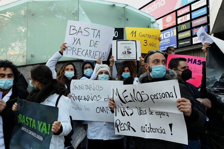 Protesta de trabajadores sanitarios contra la Comunidad de Madrid, en una imagen de archivo.