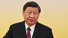  Xi Jinping Pictured With COVID-Positive Lawmaker During Hong Kong Trip