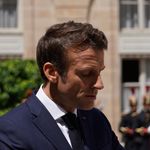 Macron fait un double geste envers les Algériens et les