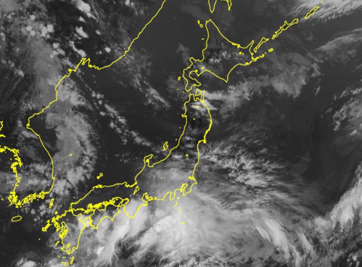 7月5日午後1時すぎの日本上空の様子。「気象衛星ひまわり」の衛星画像より