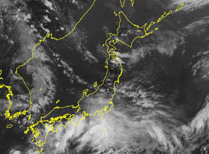 7月5日午後1時すぎの日本上空の様子。「気象衛星ひまわり」の衛星画像より