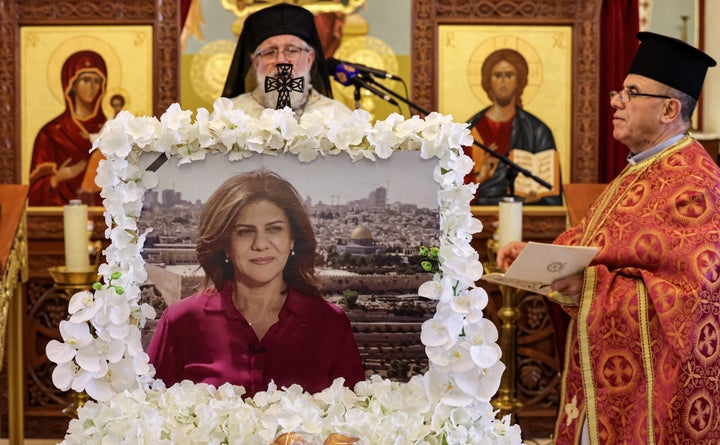 Ceremonia en memoria de la periodista Shireen Abu Akleh, en una iglesia del barrio palestino de Beit Hanina en Jerusalén, el pasado 18 de junio.
