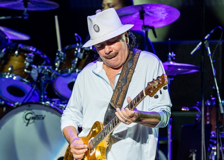 Carlos Santana en el concierto de este martes en Michigan.