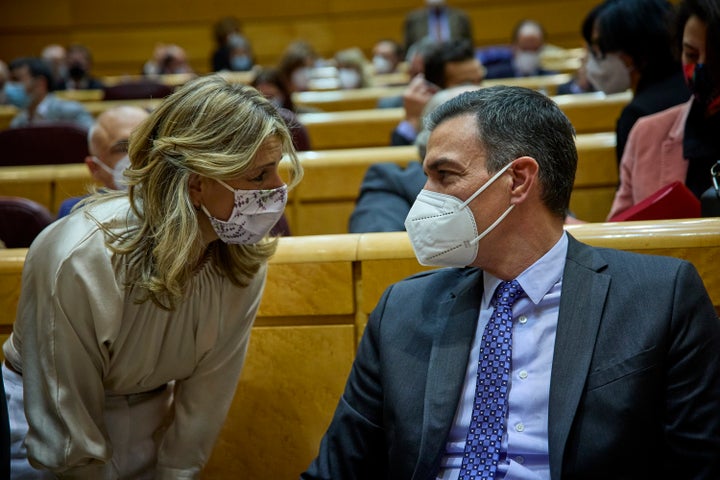 Yolanda Díaz junto a Pedro Sánchez.