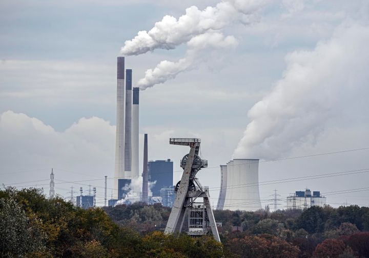Το εργοστάσιο παραγωγής ενέργειας Uniper Scholven με καύση άνθρακα πίσω από ένα κλειστό ανθρακωρυχείο στο Γκελζενκίρχεν της Γερμανίας, Παρασκευή, Νοέμβρη. 5, 2021.