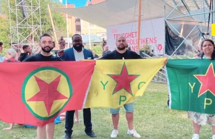 Βουλευτές του αριστερού κόμματος της Σουηδίας με σημαίες των YPG και ΡΚΚ
