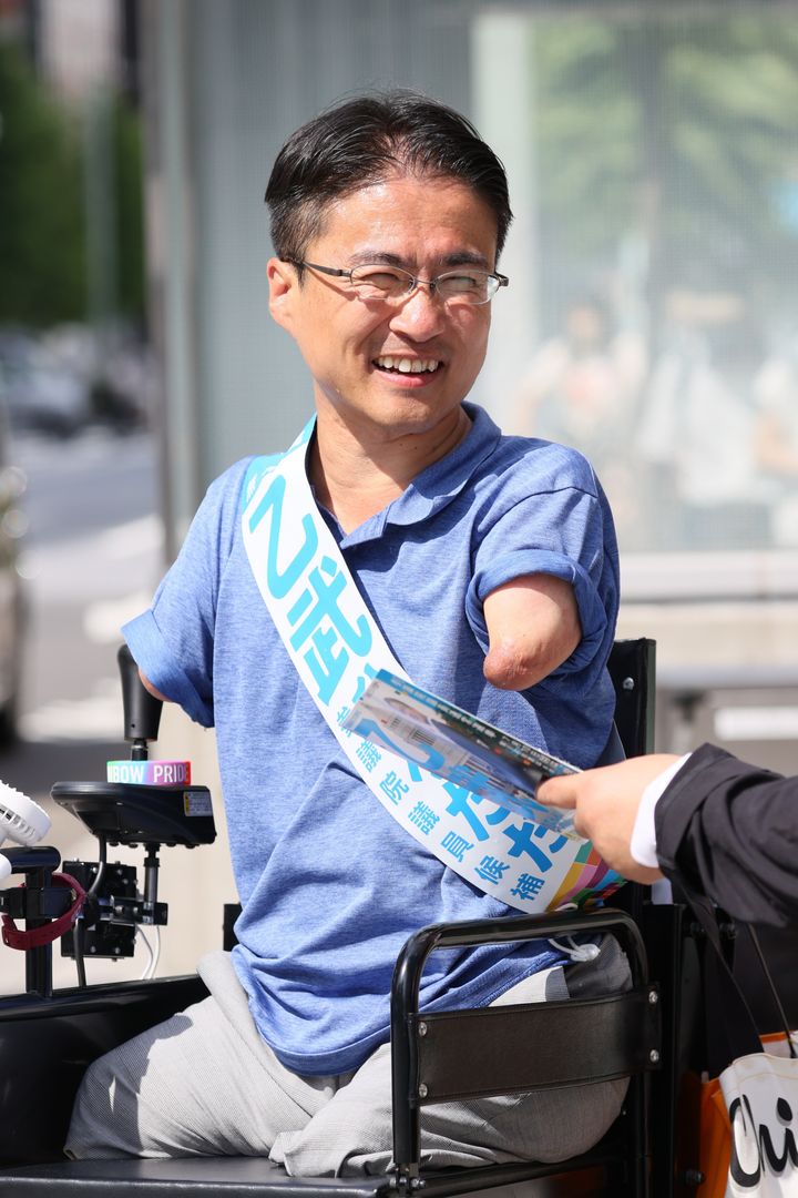 乙武洋匡氏は落選の見込み ひろゆき氏との コラボ演説 で マイノリティの連携 訴えるも及ばず 参院選22 ハフポスト 政治 乙武洋匡氏は落選の見込み ひろゆき氏との コラボ演説 で マイノリティの連携 訴えるも及ばず 参院選22 ハフポスト 政治