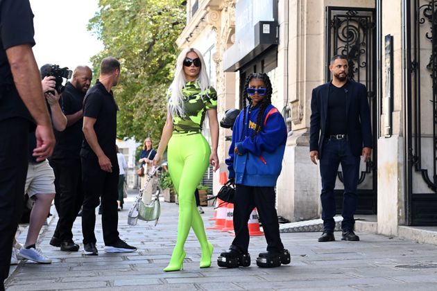 Kim Kardashian et North West à Paris le 5 juillet 2022.