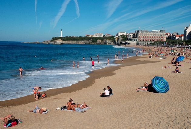 Sur les plages de Biarritz, comme ailleurs en France, les drapeaux de signalisation de la baignade changent cet été.